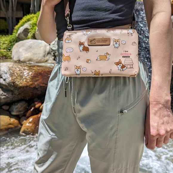 Waterproof Corgi Crossbody Shoulder Phone Purse - Picture 3 of 11